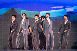 WayV、全員スーツ×メガネで色気放出 テンは愛嬌溢れる自己紹介「天才猫ちゃん」【SMTOWN LIVE 2025-26 in FUKUOKA】