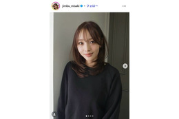 神部美咲、競馬場で美脚輝くミニスカ姿公開「可愛いが渋滞」「脚のラインが美しすぎる」と反響