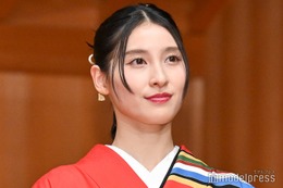 土屋太鳳、人気俳優から花束のサプライズに驚き “飲食物持ち込み禁止会場”でケーキにも工夫