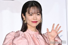 島崎遥香、ミニスカ姿で美脚見せ「着こなせるのさすが」「雰囲気変わる」の声 画像