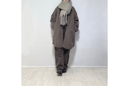 ブラウン×ベージュで鮮度アップ。軽くて暖かいボアコートの防寒スタイル【40代の毎日コーデ】 画像