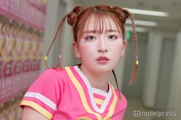 平成フラミンゴNICO、親友の人気歌手と制服ディズニー満喫「2人とも可愛すぎる」「尊い」と反響