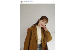 沖田愛加アナ、膝上ミニスカで美スタイル披露「可愛すぎる」「ガーリーな雰囲気で素敵」の声