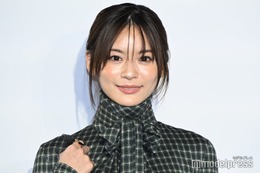 永瀬莉子、チェック柄ワンピ＆パンプスでハイセンスな着こなし ほっそり美脚際立つ【ディオール バンブーパビリオン】