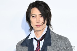 山下智久、代官山に降臨 クラシカルコート羽織りクールな装い【ディオール バンブーパビリオン】 画像