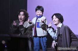 「未来のムスコ」塩野瑛久＆吉村界人、“サプライズキャスト”と登場で手繋ぎランウェイ 会場からは歓声【TBS AKASAKA COLLECTION】