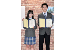 オスカー所属の黒氏萌楓＆佐藤泰心「センバツ応援イメージキャラクター」就任 人生初会見でキャッチボールも披露