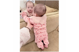 辻希美「鏡がお好き」自分を見つめる次女のキュートSHOTを公開