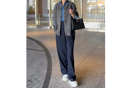 一枚でサマになるカーディガンをアウター風に着こなす。こなれ感たっぷりのリラックスな冬の装い【40代の毎日コーデ】 画像