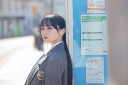 乃木坂46川崎桜1st写真集、グレー制服でセンター楽曲「17分間」オマージュ 1st写真集先行カット第5弾解禁【エチュード】 画像