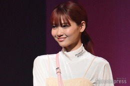 フォーエイト48あみか、“超ミニ”ショーパンで美脚披露「脚長い」「スタイル良すぎてビックリ」と反響