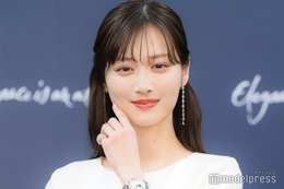 山下美月、格闘技挑戦に意気込み「ムキムキになっているかも」58粒ダイヤのウォッチ＆純白ドレス姿で登場