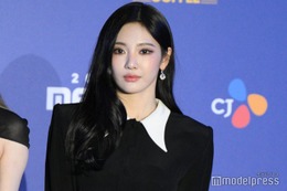 aespaニンニン、黒タイツ×ショーパンで抜群スタイル披露「腰の位置高すぎる」「異次元の美しさ」の声