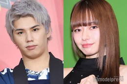 山本舞香、夫・活動休止中のマイファスHiroとの2ショット公開 ライブ会場のような場所で肩寄せ合う 画像