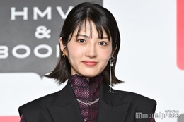 元乃木坂46若月佑美、ヒョウ柄ミニスカコーデにファン熱狂「破壊力すごい」「照れた表情が最高」 画像