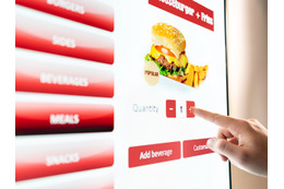 タッチパネルが難関すぎる！「63歳新人」がファストフード店で直面した、リアルで切実な“壁”とは？ 画像