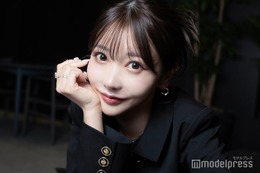 人気YouTuber・Rちゃん、銀世界の中での肩出し×ミニスカコーデで美スタイル見せ「スタイル抜群」「絵になる」の声 画像