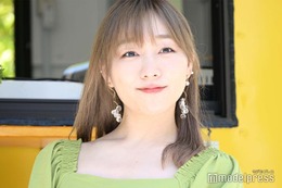 須田亜香里、変形スカートから美脚チラリ「どんな衣装でも着こなせるスタイルの良さ」「おしゃれ」と反響