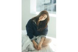 生見愛瑠「週刊FLASH」表紙登場 グラビアで柔らかな表情披露 画像