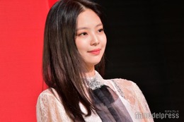 BLACKPINKジェニー、大胆シースルー衣装で美ボディ開放「二度見した」「かっこよすぎる」と話題 画像