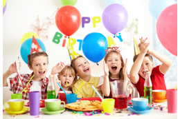 アメリカで…子どもの誕生日会に招待されたら⇒会場に“超有名キャラ”が突然登場！？驚きの演出に「ここで会えるなんて」 画像