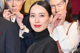 「リブート」戸田恵梨香「何のポーズか分かりますか？？」オフショットに反響「ギャップがすごい」「表情も好き」