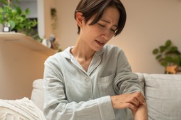53歳、更年期。近所の火災で東日本大震災がフラッシュバック。その直後、突然始まった全身のかゆみ
