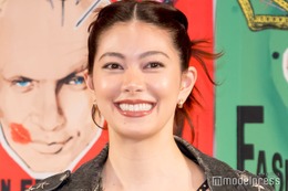 森星“超ミニ”で圧巻美脚公開「腰の位置高すぎ」「目を疑うレベルの脚の長さ」と驚きの声