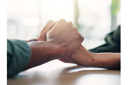 男性自衛官として異例の7カ月育休取得。「産み落としてくれたら俺が育てる」「あたしゃウミガメか」ワンオペ育児で嫁を支えた夫の本音とは？