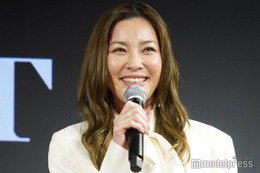 瀬戸朝香、長男の一言が仕事復帰の決め手に 市來玲奈アナと華やか衣装で登場