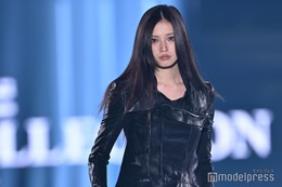 せいら、トップバッターで「TGC2026 S/S」開幕 ミニ丈から美脚堂々披露