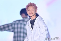 BUDDiiS高尾楓弥、もーりーとグータッチでランウェイ引き継ぐ サングラス外しにキュン【TGC2026 S/S】 画像