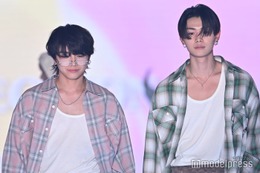 WILD BLUE宮武颯＆鈴陽向、チェックシャツでお揃い「クール系で歩いて来たかと思えば」「リムレスセクシー」の声【TGC2026 S/S】 画像