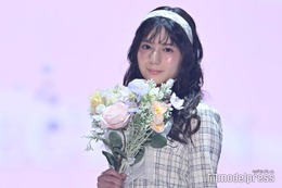 日向坂46小坂菜緒、花束×ガーリーコーデで甘さ全開「リアルお姫様」「ビジュ強い」と視線集中【TGC2026 S/S】 画像