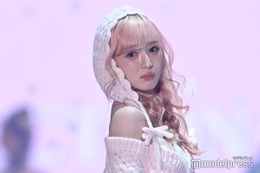 ME:I・SUZU（山本すず）バブーシュカにニット…春っぽピンクコーデに反響相次ぐ「まるで天使」「美しすぎて二度見した」【TGC2026 S/S】 画像