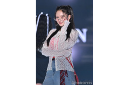 乃木坂46金川紗耶、メガネ×ハーフツインで雰囲気ガラリ 無邪気な笑顔で魅了【TGC2026 S/S】 画像