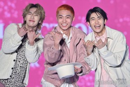 WATWING福澤希空・八村倫太郎・高橋颯、帽子の中から“WATWINGポーズ” 春らしいピンクで統一【TGC2026 S/S】