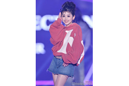 カジサック長女・梶原叶渚、お団子ヘア×ショーパンがお似合い「スタイル良すぎ」「新鮮」の声【TGC2026 S/S】