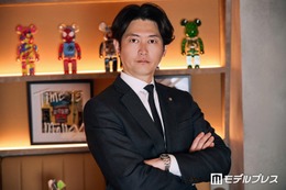 TikTokでバズる“キレまくる黒服・セクシー”って何者？地獄の六本木修行「ここで負けたら終わり」仕事の流儀語る【モデルプレスインタビュー】