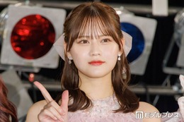 ＝LOVE高松瞳、レースタイツで美脚際立つ ミニ丈白コーデに「可愛いが止まらない」「ずっと見ていられる美しさ」と反響