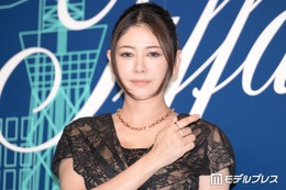 真木よう子、0歳娘の姿公開「ぷくぷくの手が可愛い」「癒される」と反響