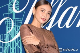 3児の母・滝沢眞規子、ユーカリの枝飾った広々リビング公開「開放感がすごい」「ホテルみたい」と話題