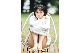 「ミスマガジン2025」読者特別賞・冨永実里、パーカーから美脚披露 ショートヘアで初ソログラビア