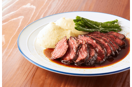 北欧で…ステーキを注文したら衝撃の光景！？肉の下から“予想外の食材”が出現⇒その後の”追い打ち”に「思わず笑った」「もう見たくない」 画像