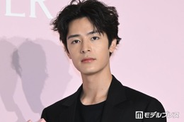 塩野瑛久、お風呂場・隙間の埃…新生活迎える人に実践的なアドバイス「本当に便利でおすすめ」【BURBERRY HER SAKURA JOURNEY】