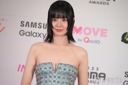 「イカゲーム」出演女優、ミニ丈から圧巻美脚披露「とにかく美しい」「スタイル抜群」の声