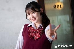 「今日好き」りんか、制服風ミニスカ衣装から脚線美輝く「シルエット美しい 」「何でも着こなせて天才」