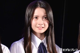 AKB48メンバー、ほっそり美脚際立つミニ丈姿に釘付け「スタイル完璧」「何頭身？」