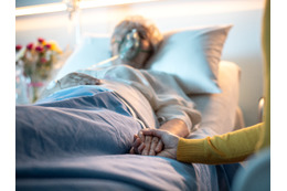 親の延命治療、決められますか？遺された人に「判断の十字架」を負わせないために、今のうちからできること 画像