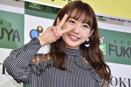 元AKB48メンバー、ミニ丈のオールブラックコーデで美脚披露「モードな雰囲気可愛い」「脚長すぎる」の声